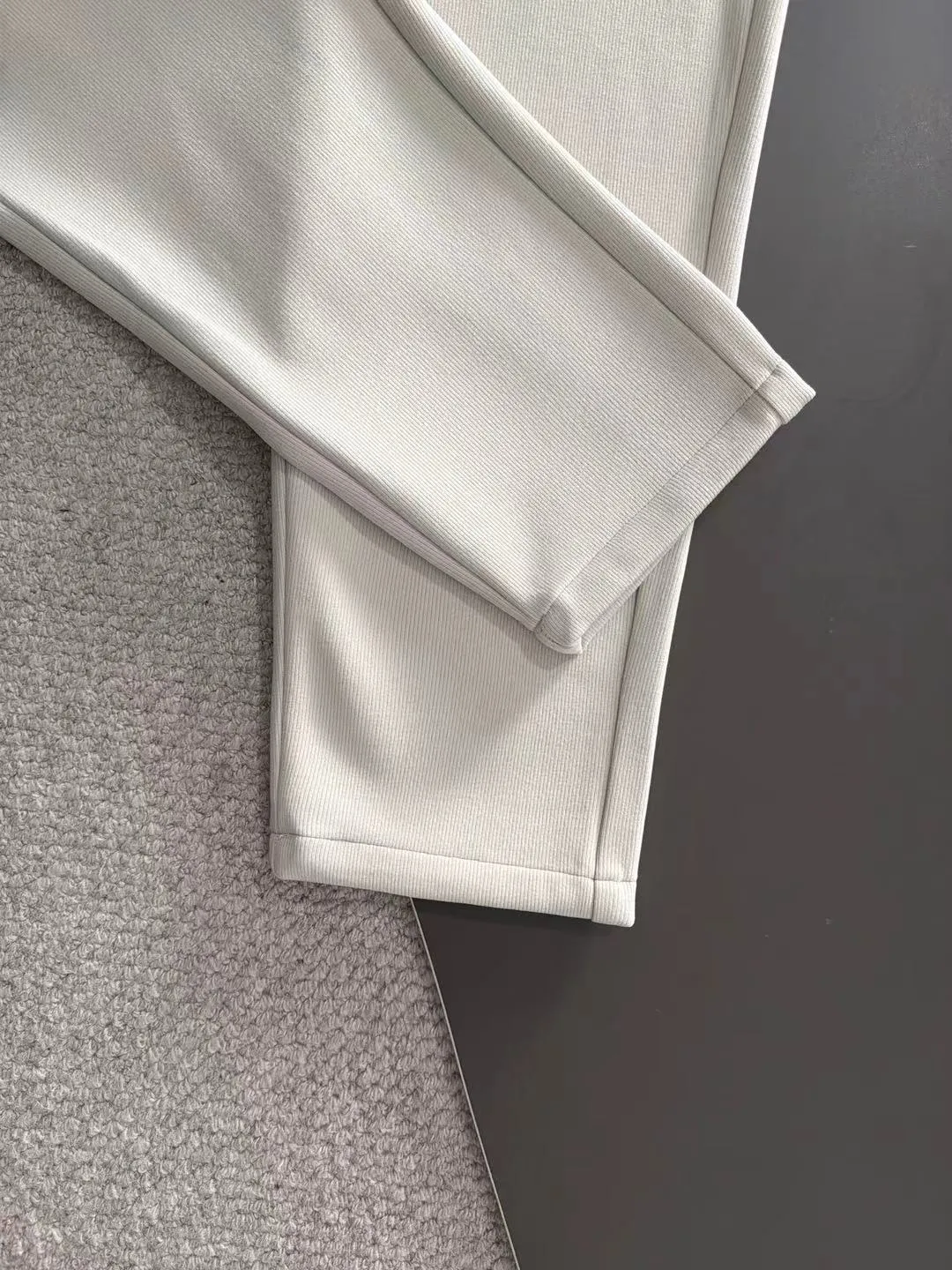 Next day shipping P360 Big Goose 2025 new autumn elastic band casual pants, thick counter-customized fabrics, high breathability and comfort, impeccable details, brand element design concept, reflecting high quality. It feels delicate and soft! It presents a casual cut and the upper body shape is great! Size: M-3XL